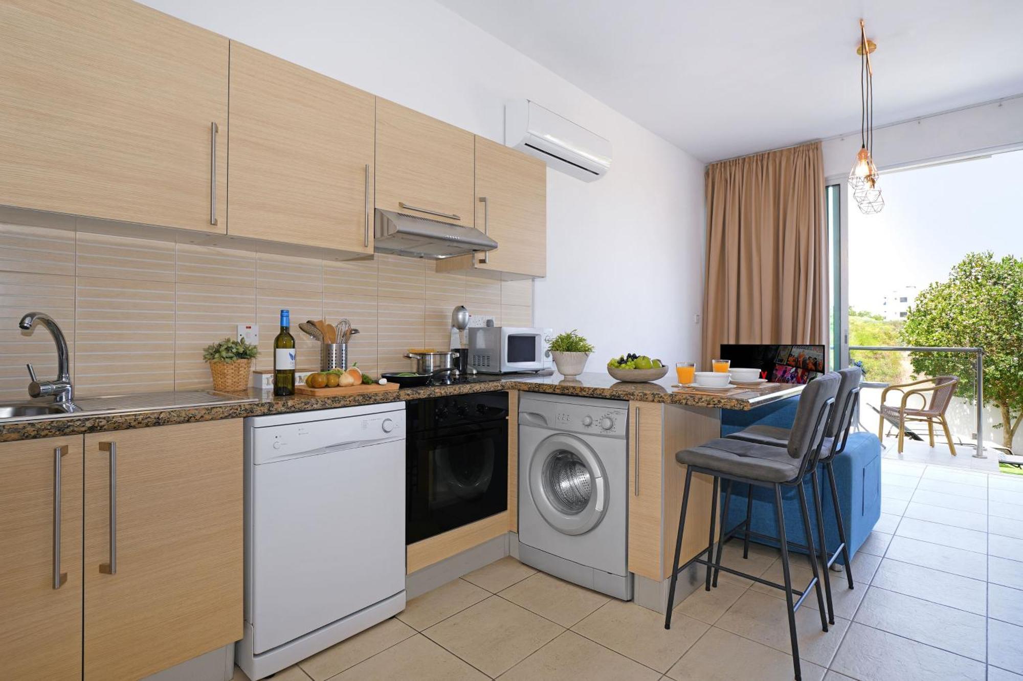 Meryl - Coralli Beachfront Apartment 프로타라스 외부 사진
