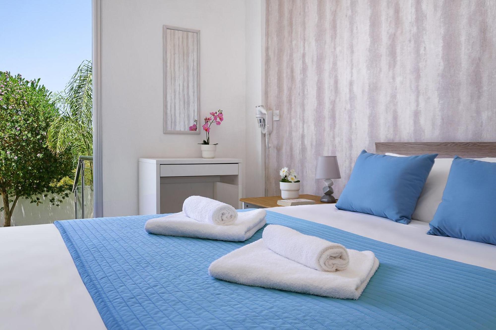 Meryl - Coralli Beachfront Apartment 프로타라스 외부 사진